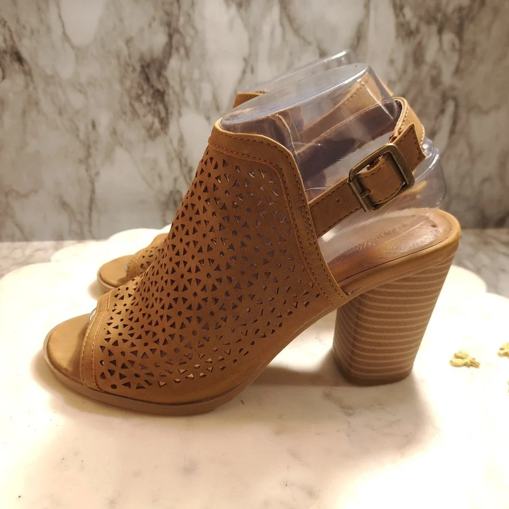 Universal Thread Women's Heels/Pumps 7‎ 1/2 Cut-Out Slingback Open-Toe